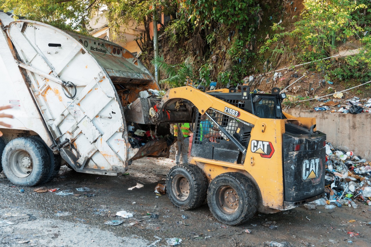Alcaldía del DN realiza operativo integral en avenida Paseo de los Reyes Católicos