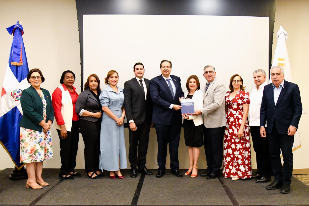 Ministerio de Salud fortalece prevención del cáncer del cuello uterino; socializa nuevas guías clínicas
