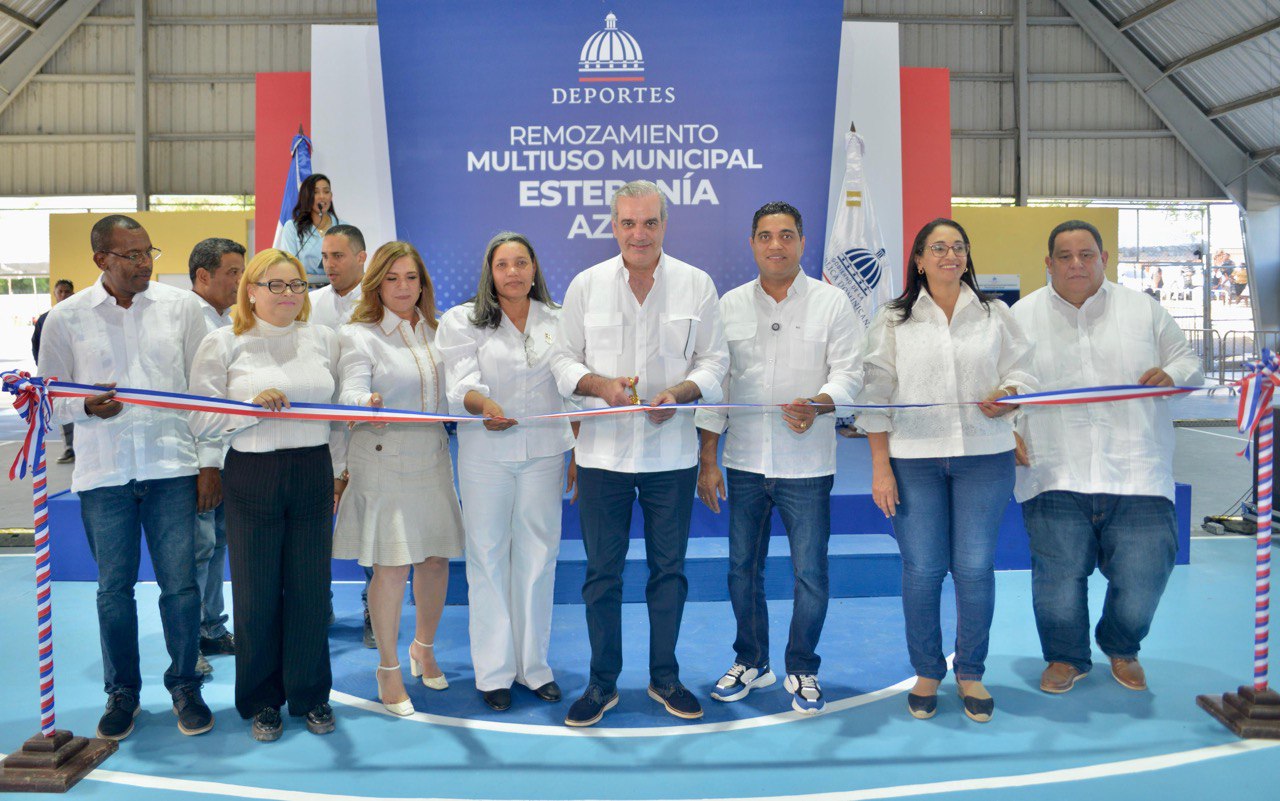 Presidente Abinader y ministro Kelvin Cruz entregan dos multiusos remozados en Azua