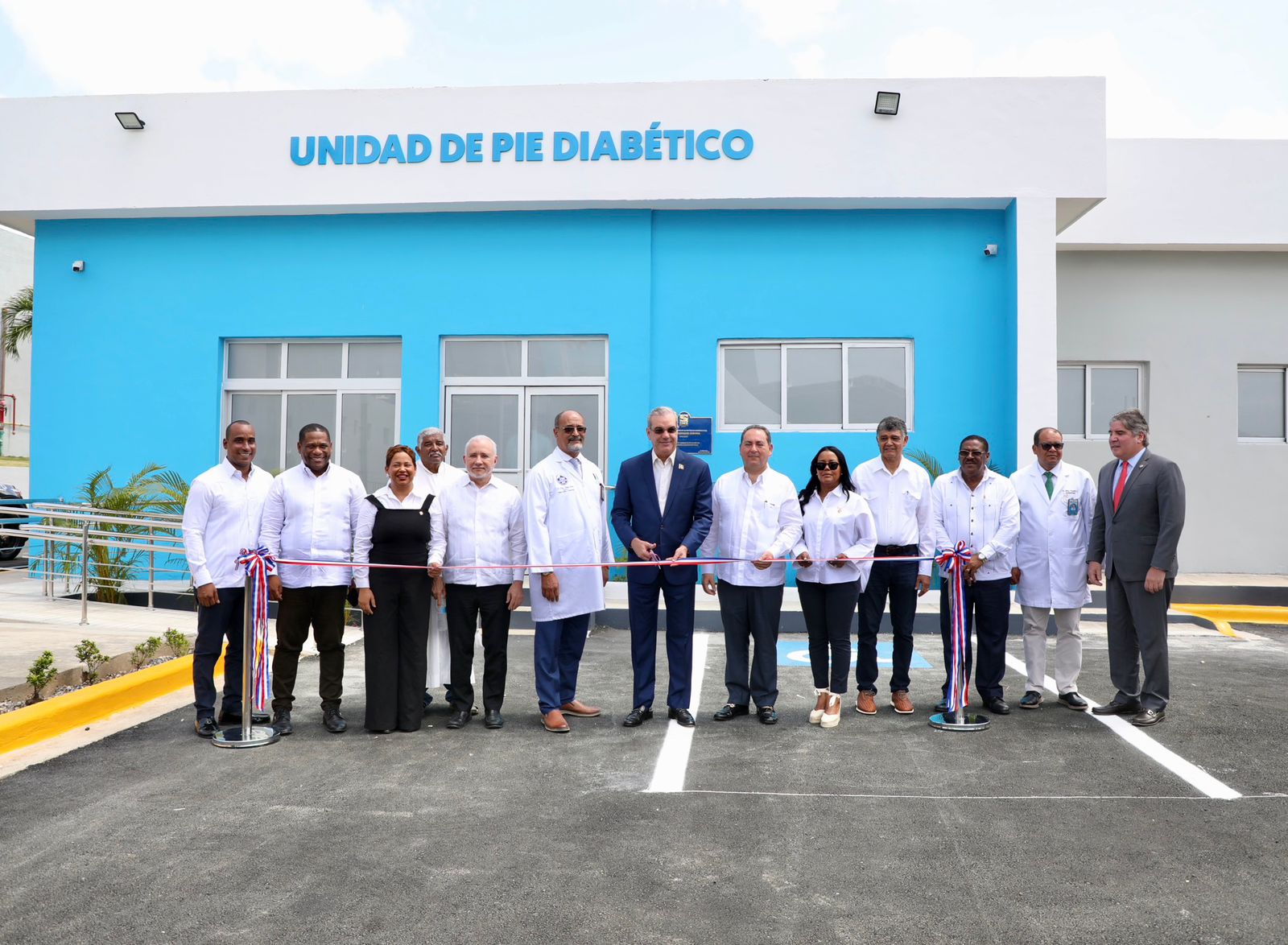 Presidente Abinader deja inaugurada unidad de pie diabético en Hospital de Herrera, Marcelino Vélez Santana