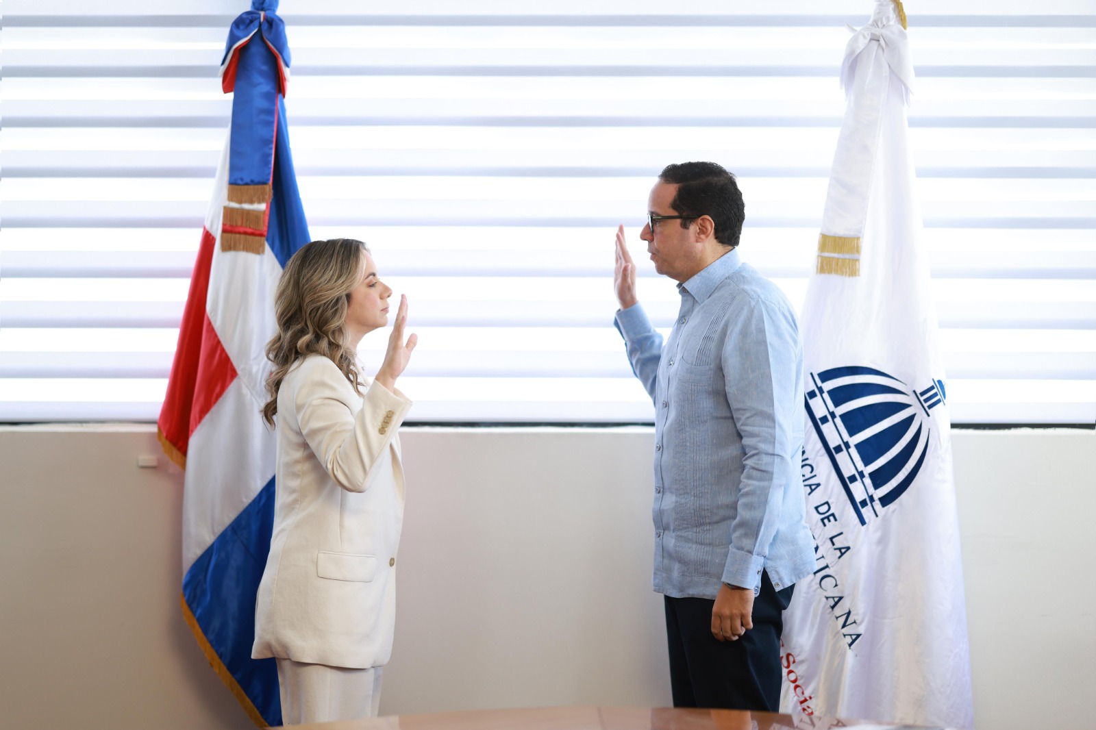 Ministro de Administración Pública juramenta a Gloria Reyes como directora de la nueva Dirección de Desarrollo Social Supérate