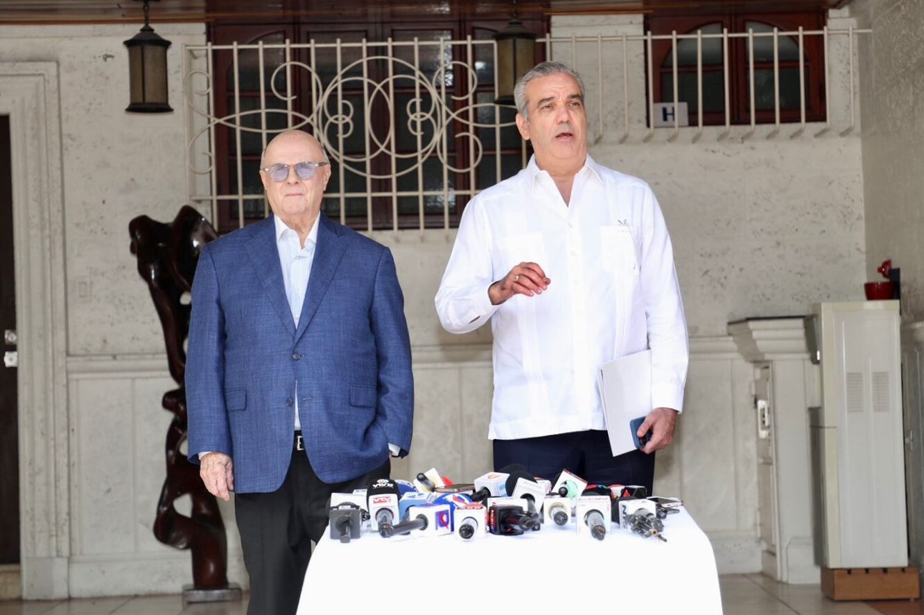 Presidente Abinader resalta consenso nacional ante crisis haitiana tras reunión con expresidente Hipólito Mejía