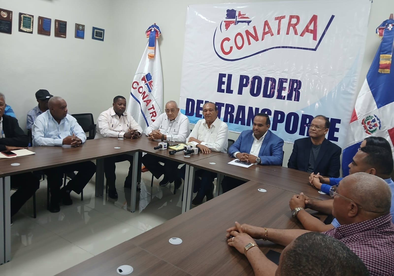 Conatra pide revisar alza en seguros; advierte posible alza en pasajes
