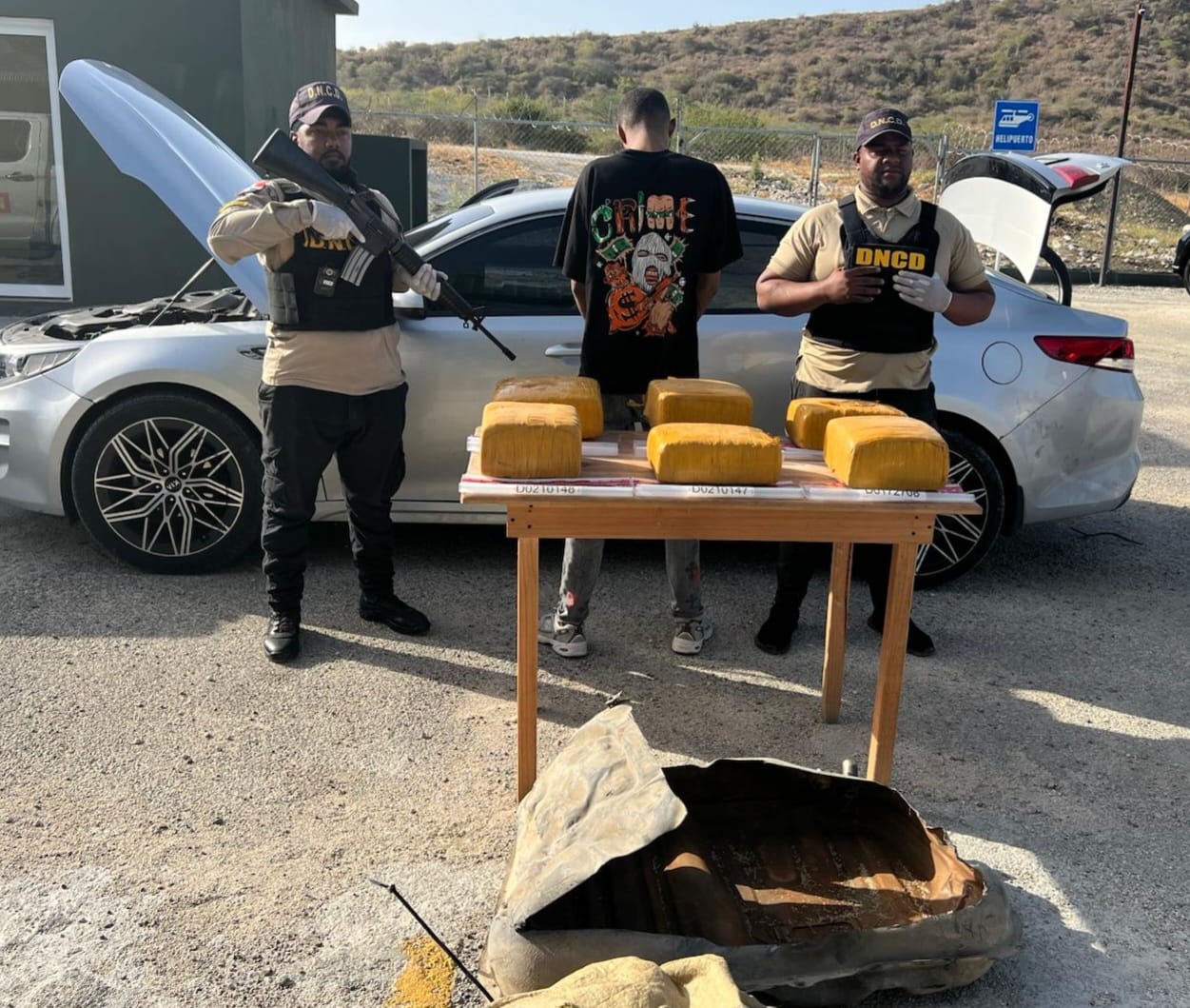 Ocupan 140 paquetes de marihuana en operativos de interdicción en AILA y Barahona