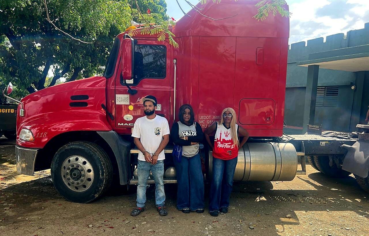 Detienen conductor de patana transportando extranjeras en situación migratoria irregular en Elías Piña