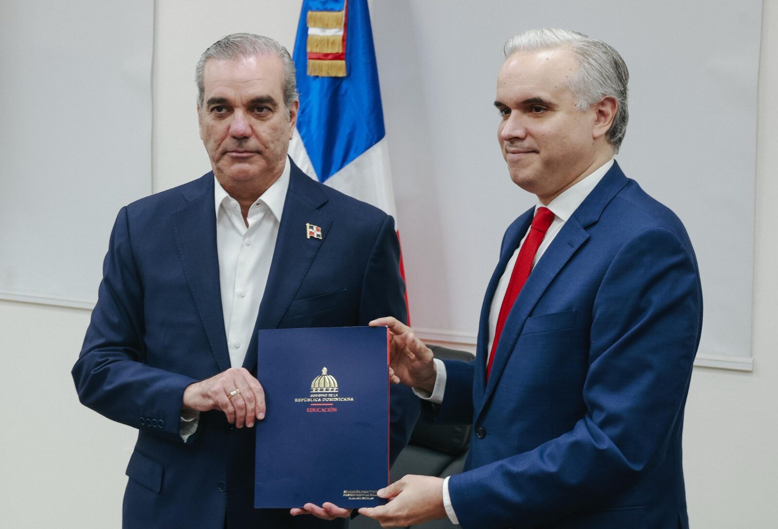 Presidente Abinader revisa avances del año escolar junto al ministro de Educación