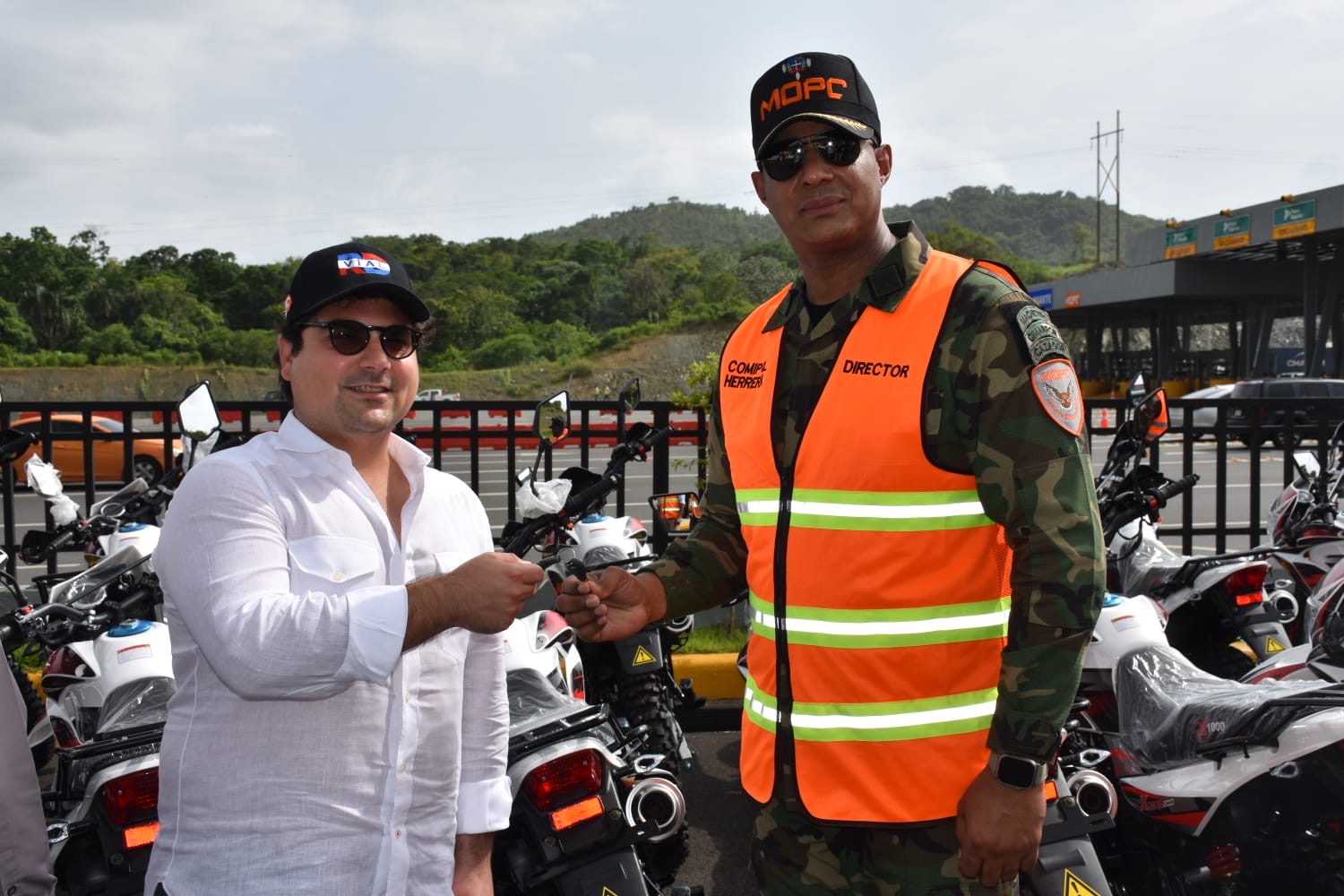 RD Vial dona 15 motocicletas a COMIPOL para reforzar asistencia vial y seguridad