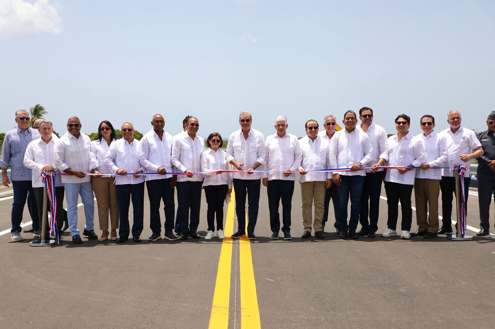 Abinader inaugura circunvalación de Baní de 19.8 km que conecta el sur y ahorra tiempo y combustible