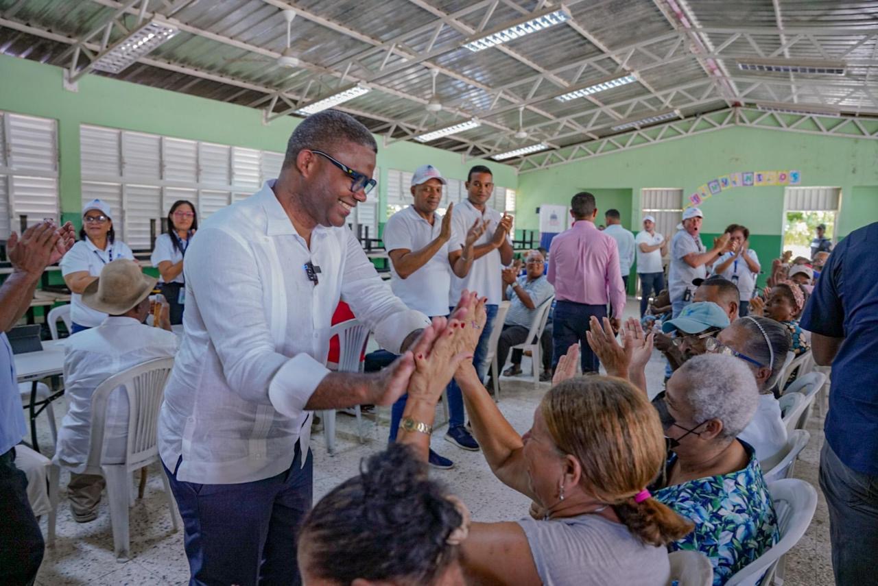 Residentes sector Nuevo Amanecer en SDE, recibe con entusiasmo jornada social “Primero Tú” de Propeep