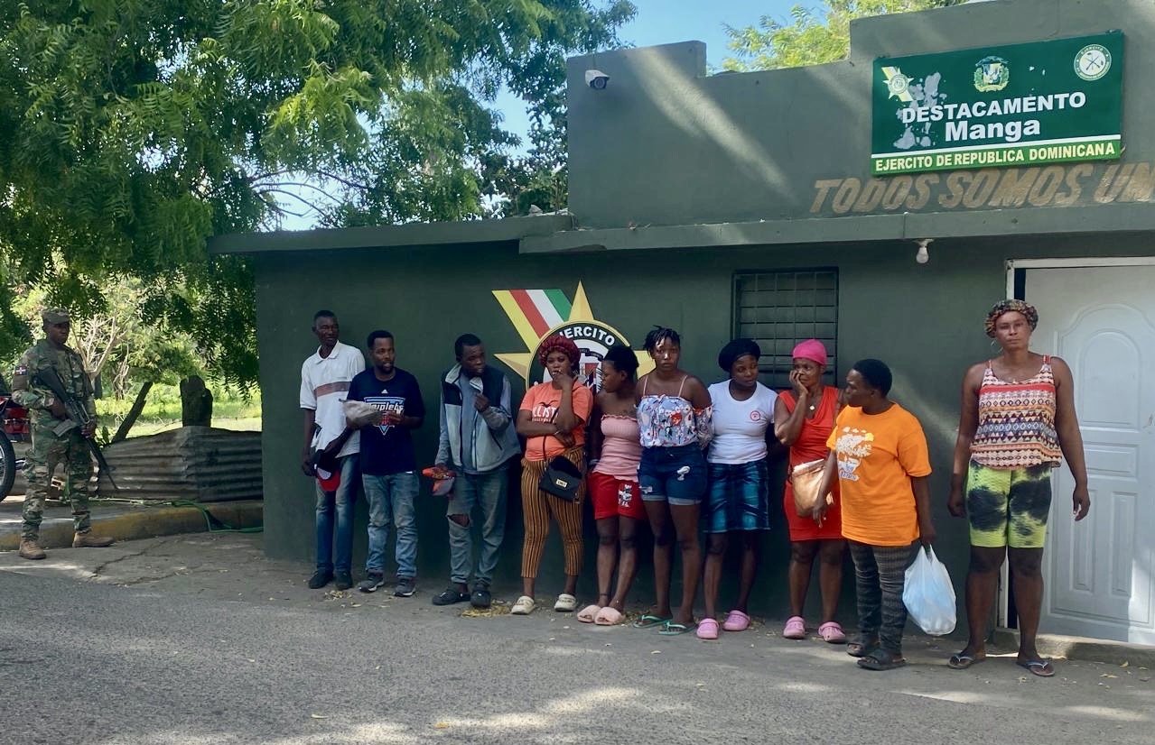 Ejército intensifica operativos en Montecristi y detiene a 53 haitianos indocumentados