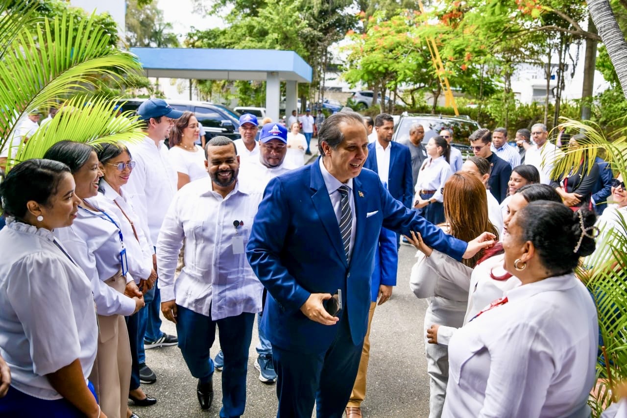 Víctor Atallah supervisa direcciones provinciales y áreas de salud para identificar mejoras en los servicios sanitarios