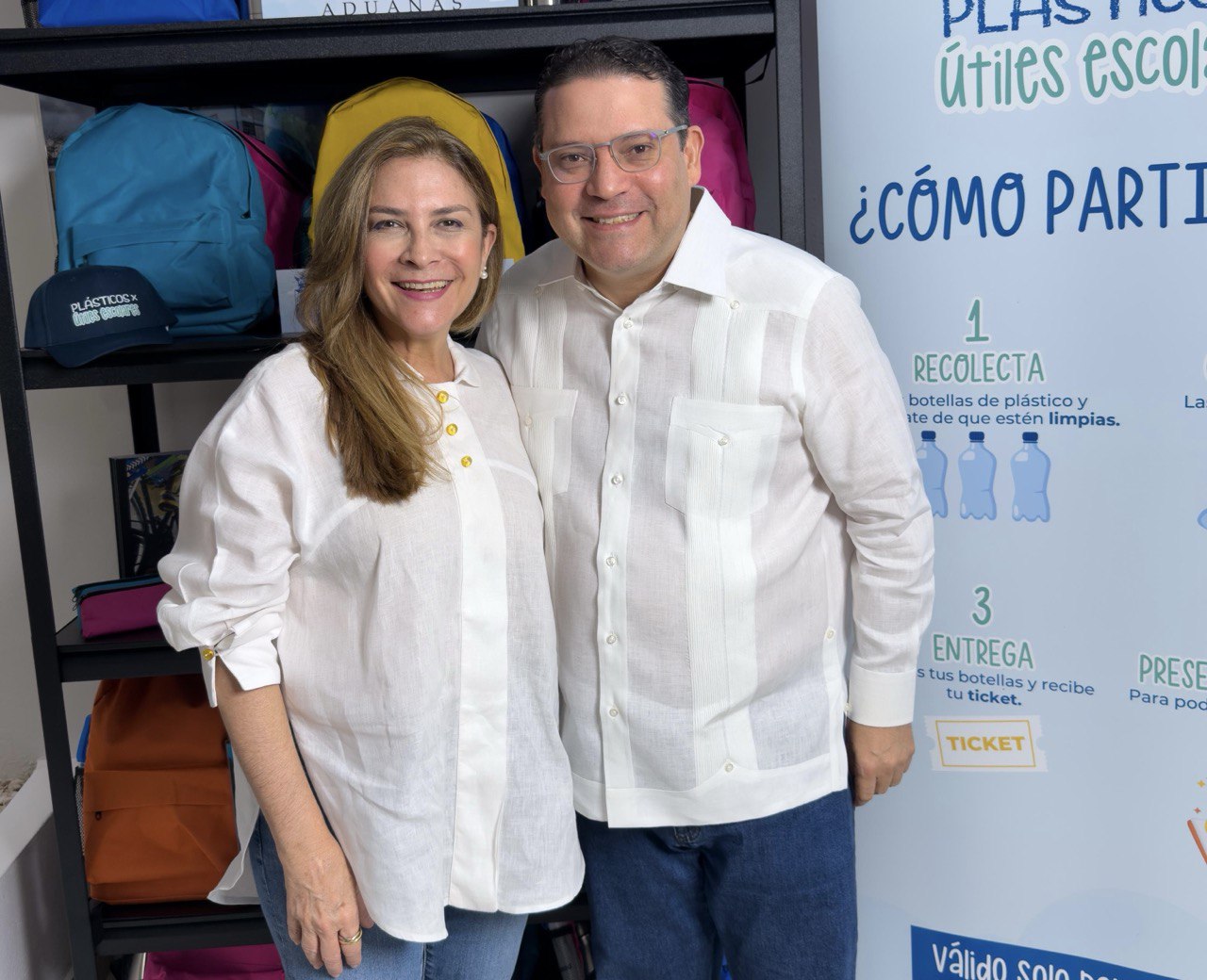 Carolina y Yayo se unen en Plásticos por Útiles Escolares