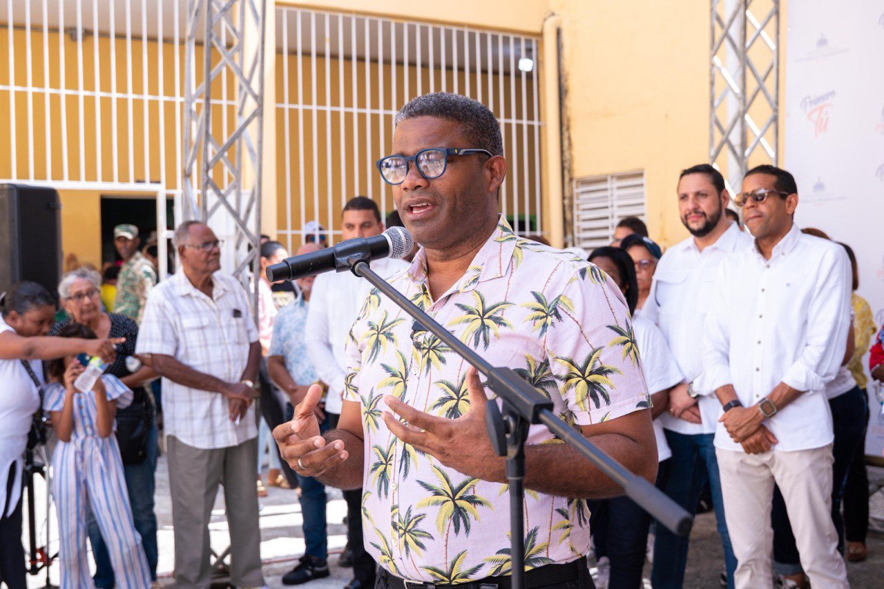 Propeep impacta con servicios sociales en el corazón del emblemático barrio San Carlos; Distrito Nacional