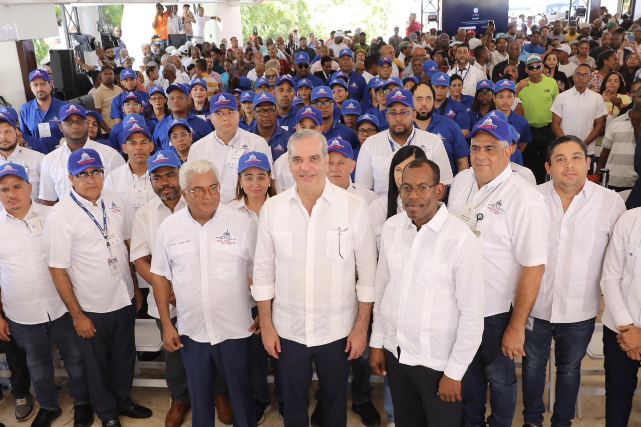 Presidente Abinader relanza proyecto para entregar 110 mil nuevos títulos de propiedad en terrenos del CEA para beneficiar a más de 440 mil personas