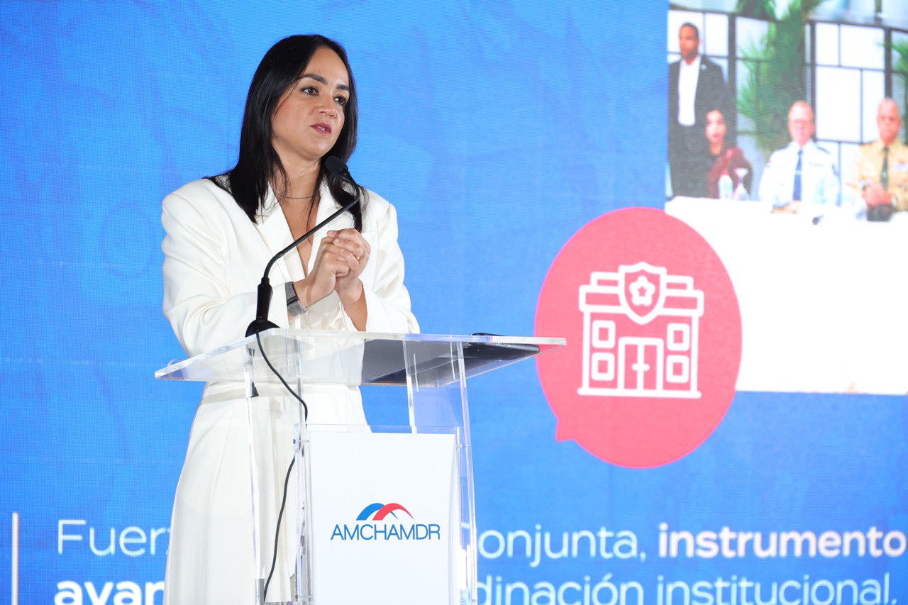 Ministra Faride Raful llama al sector privado al involucramiento social en la construcción de una República Dominicana más segura