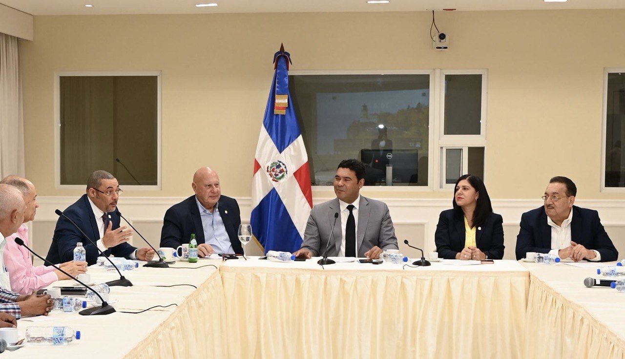 Comisión Especial de Senadores que estudia Código de Trabajo escucha a empleadores y trabajadores