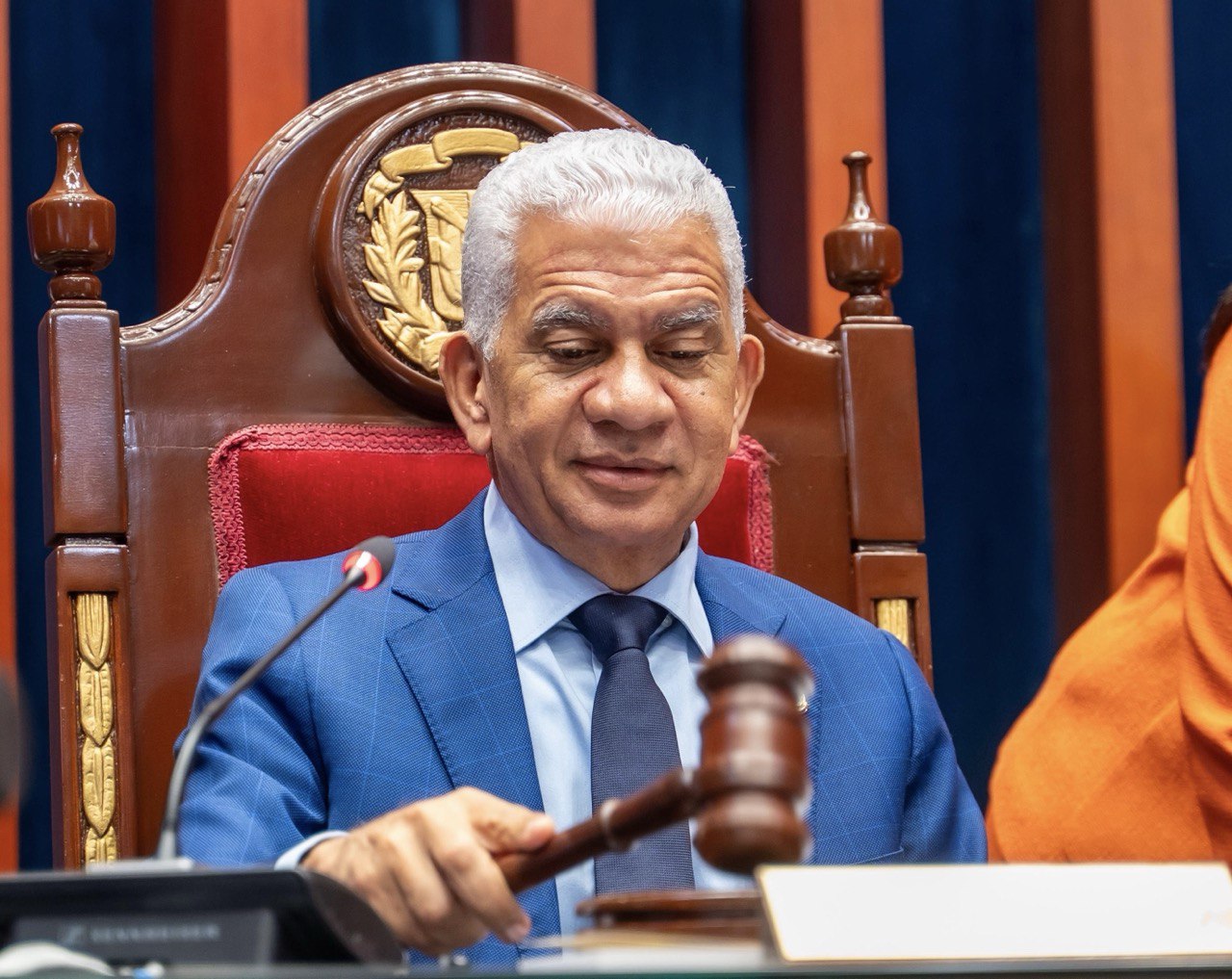 El Senado aprobó en segunda lectura ley que dispone instalación de fuentes de energía renovable en edificios públicos y privados