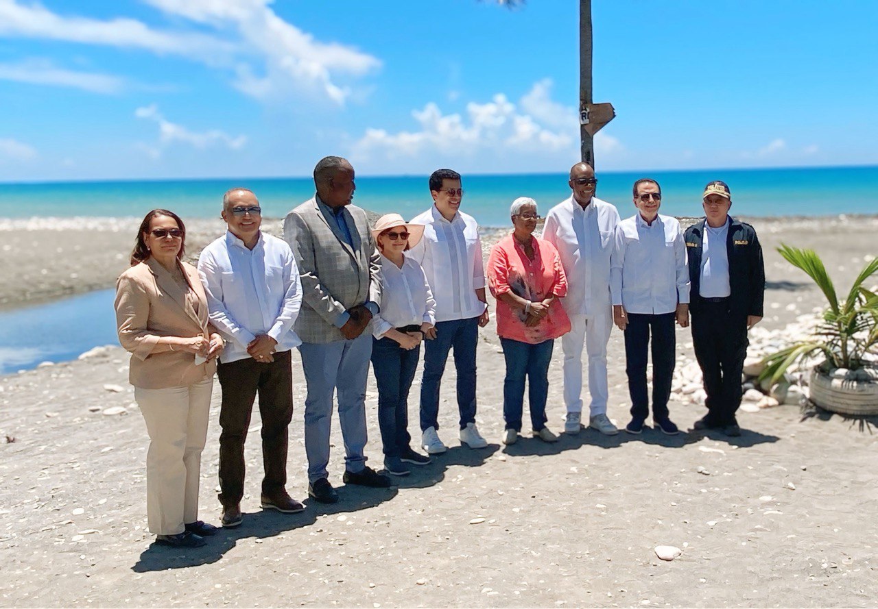 Turismo inicia trabajos de remozamiento playa Linda en Nizao