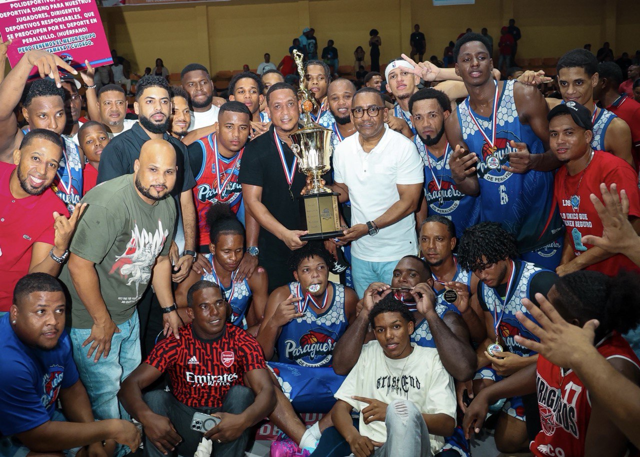 Asociación de Jugadores de Baloncesto de Yamasá reconoce a Víctor Pichardo por su apoyo al deporte