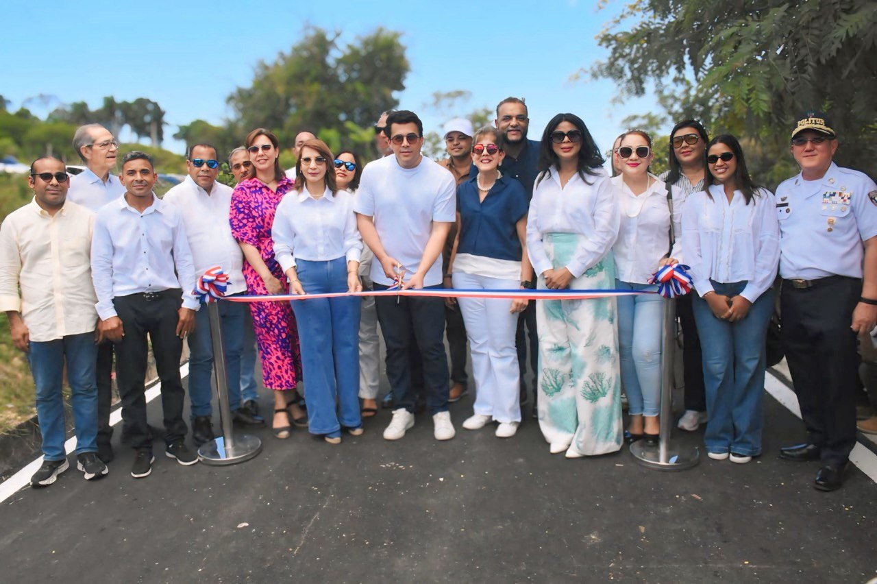 Collado inaugura reconstrucción calles en turístico municipio de Sosúa