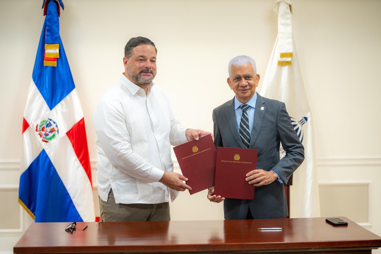 Senado de la República y Ministerio de Medio Ambiente firman acuerdo para la implementación de amplio programa de responsabilidad social