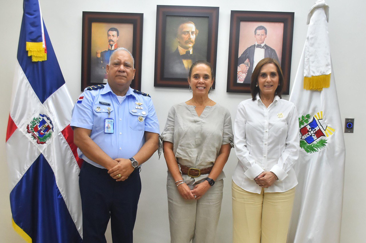 Escuelas Vocacionales recibe delegación del Comando Sur de EE.UU. y ADEOFA
