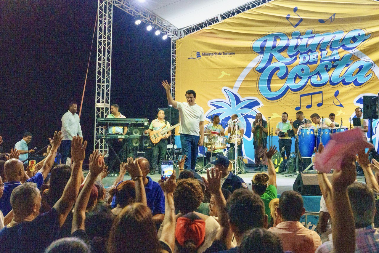 Bañada de merengue David Collado inaugura plataforma Ritmo de la Costa en malecón SDE