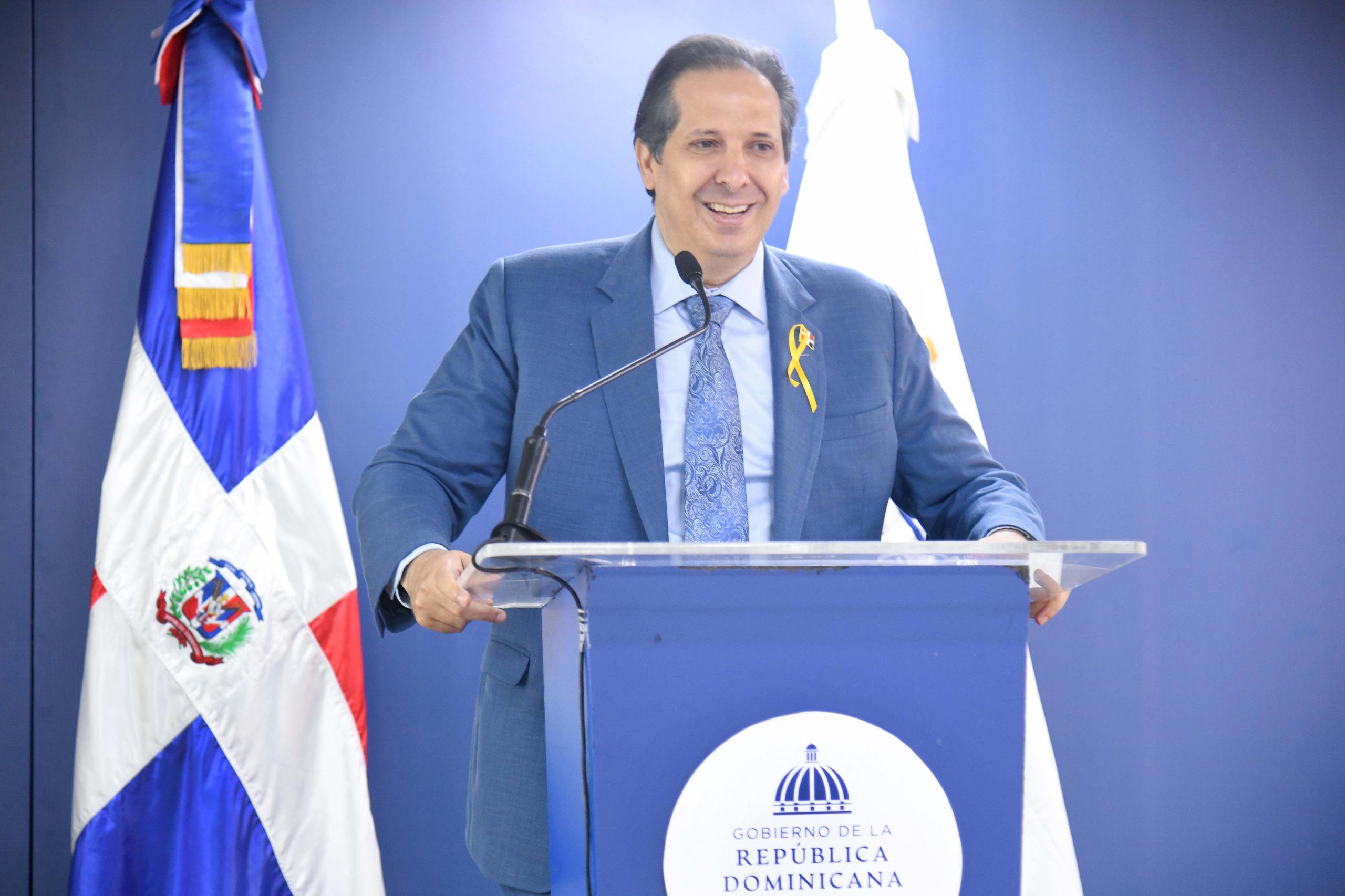 Víctor Atallah: «la lactancia es la medida más costo-efectiva para la salud materno-infantil»