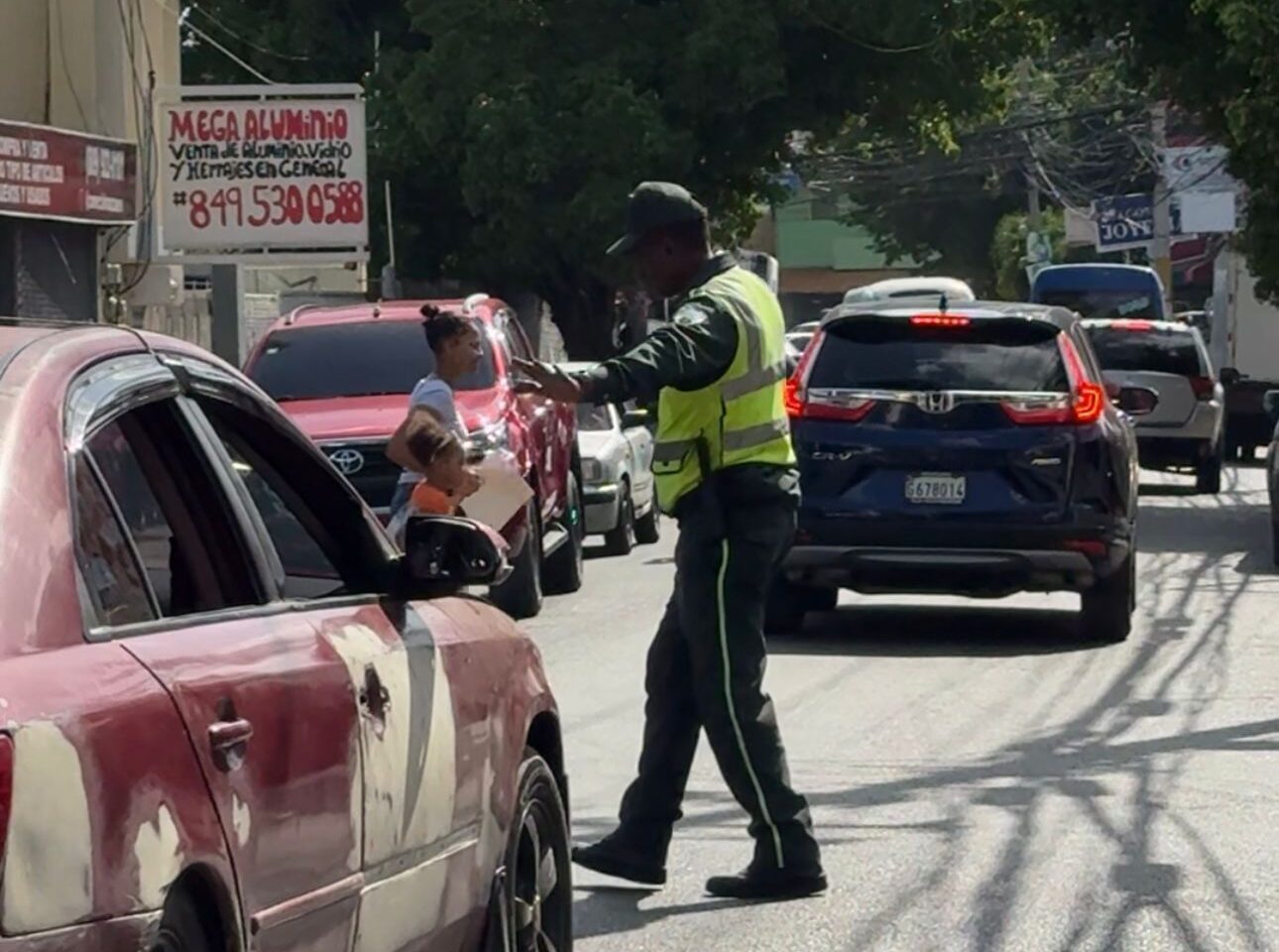 DIGESETT atiende solicitud de Junta de Vecinos Reparto Rosa y mejora la circulación en la avenida Las Palmas