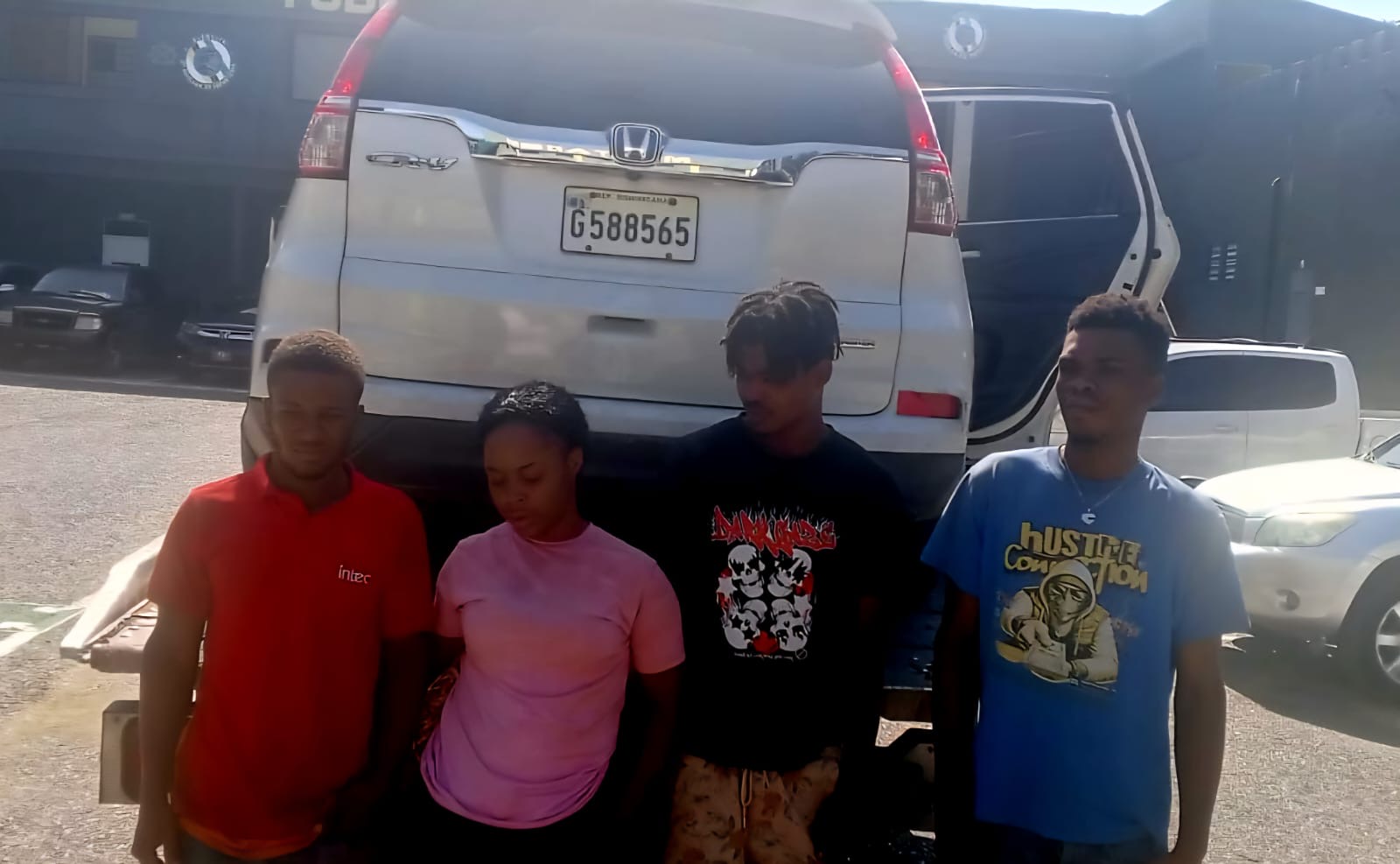 Ejército detiene a cuatro nacionales haitianos y persigue a presunto contrabandista en San Juan de la Maguana