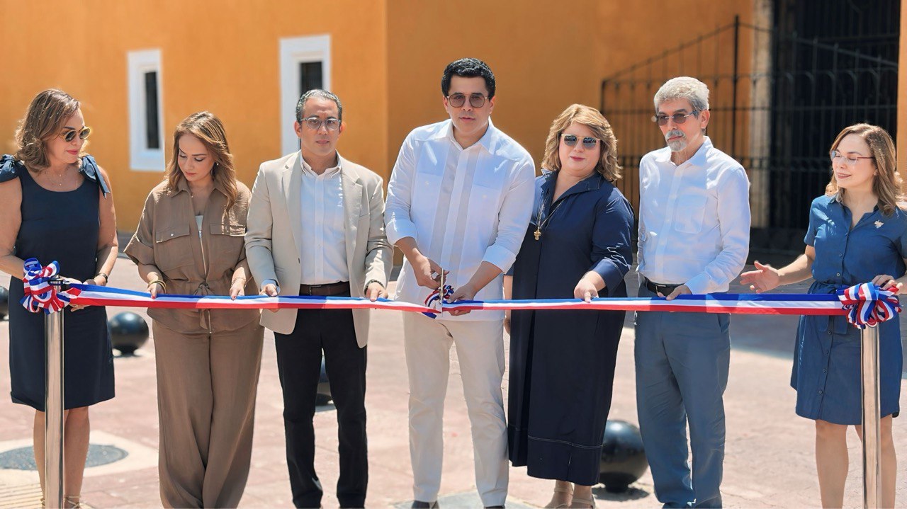 Turismo inaugura la restauración de 15 fachadas patrimoniales en la Ciudad Colonial