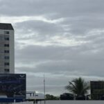 Onda tropical y vaguada dejarán fuertes aguaceros; alertas por inundaciones