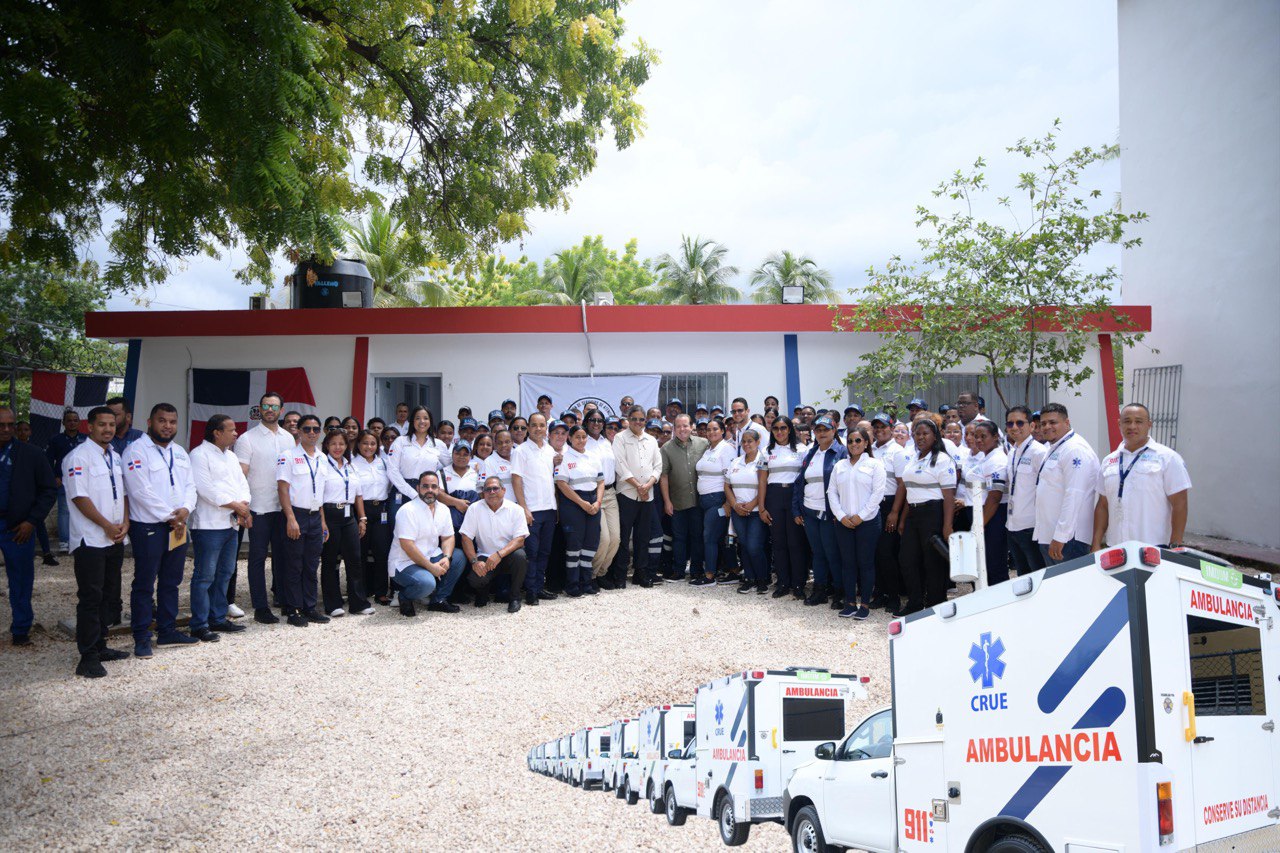 DAEH despliega 13 ambulancias con apertura del 911 en Pedernales