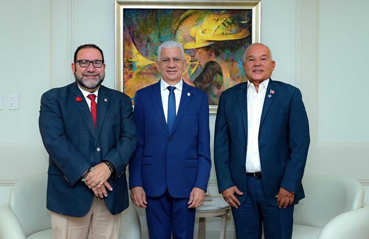 Ricardo de los Santos gestiona solución a problemática agua en Jima-Fantino