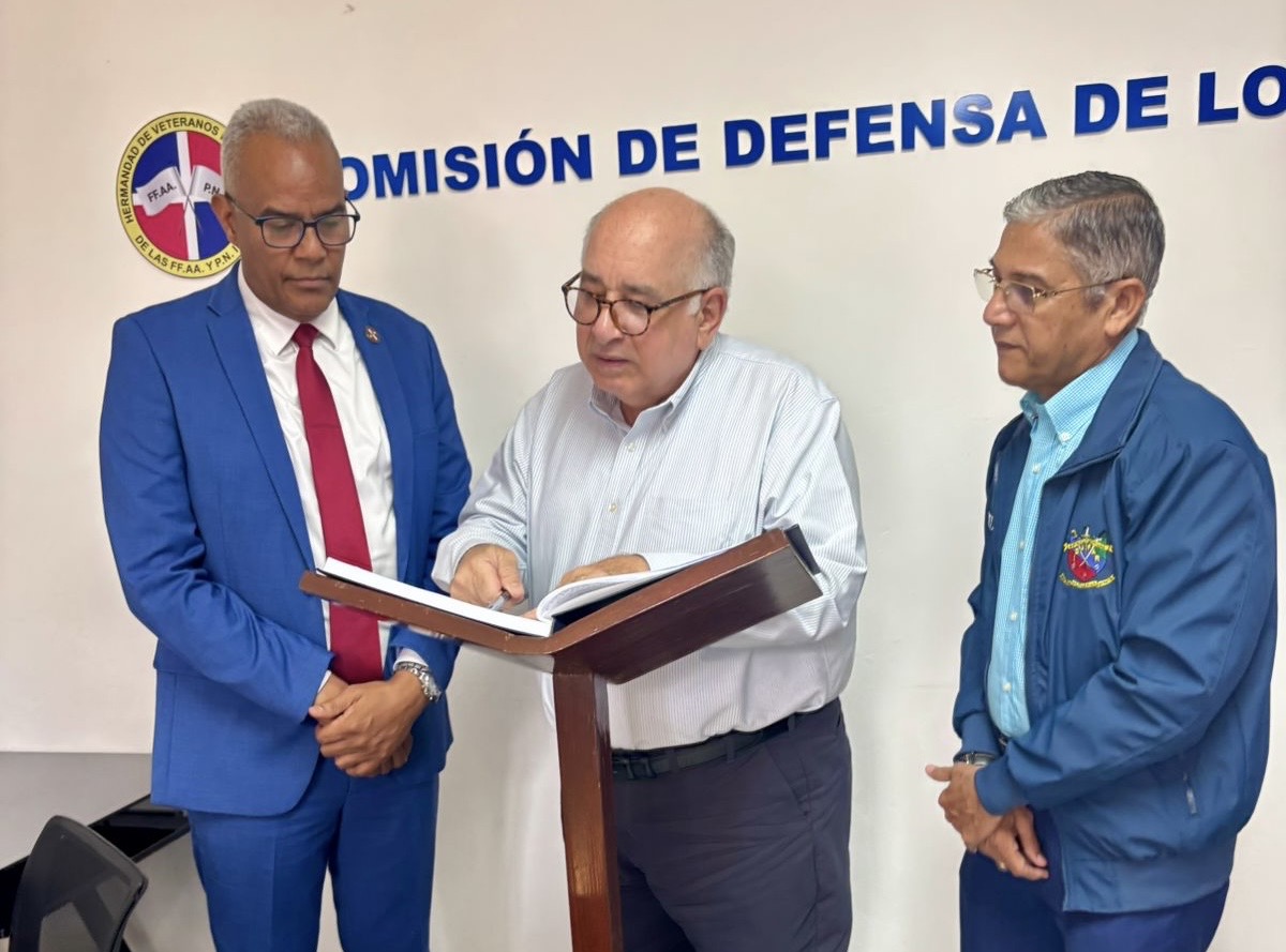 Dr. José Baez Guerrero colaborará con la Hermandad de Veteranos FF.AA. y P.N.