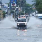 Onda tropical y vaguada incrementarán lluvias; suben a 8 las provincias en alerta meteorológica