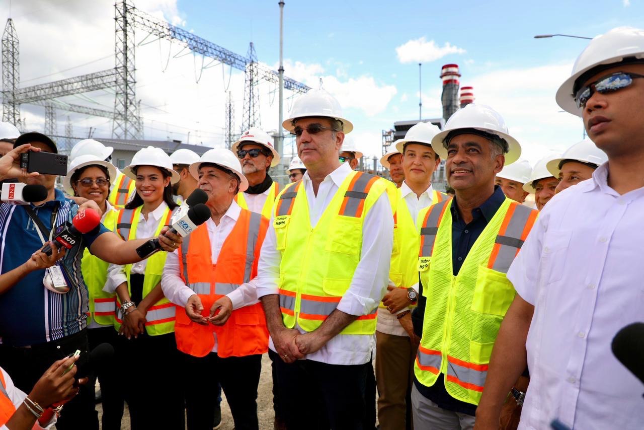 Presidente Abinader supervisa construcción de nueva planta eléctrica que aportará más de 400 megavatios al país