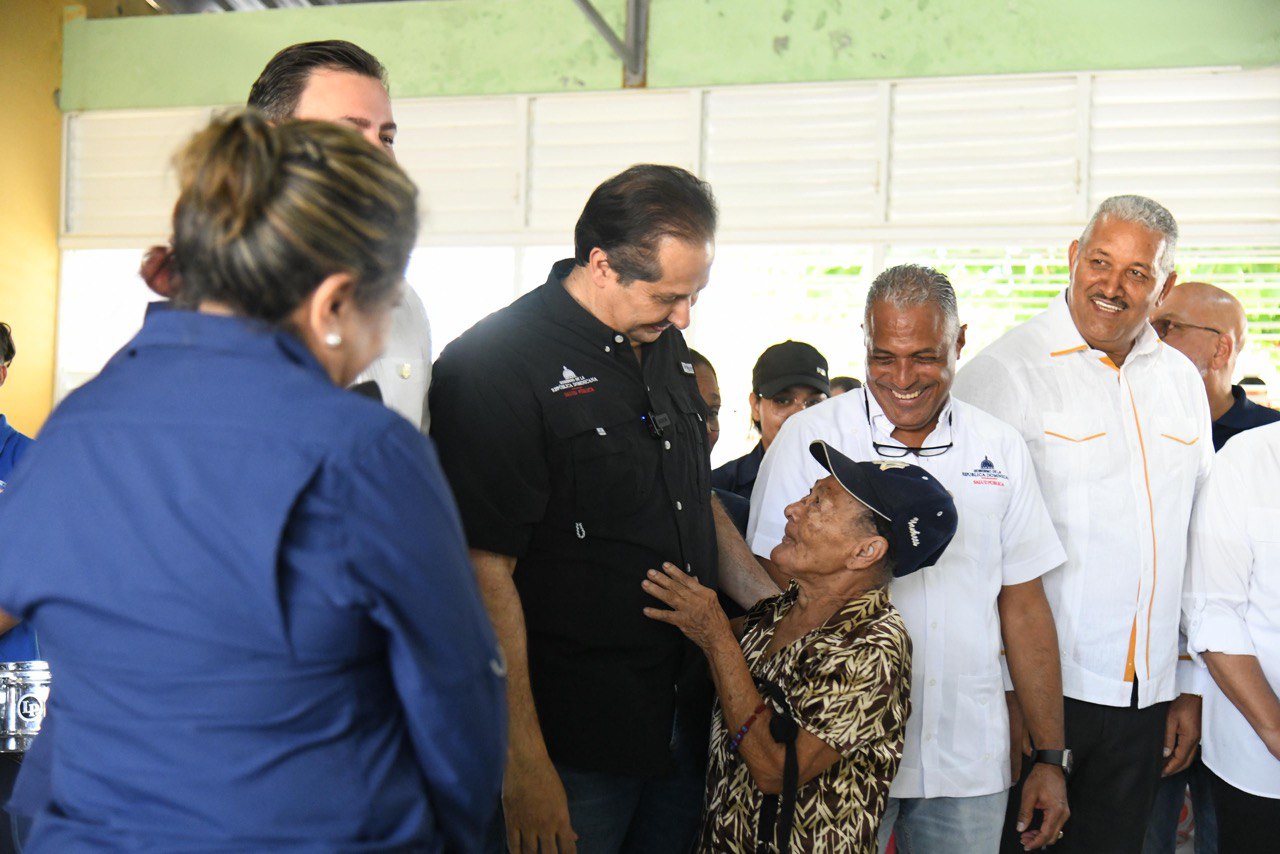 Ministerio de Salud brindó servicios de salud gratuitos a más de dos mil personas en San José de Ocoa