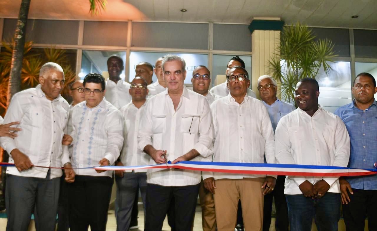 Presidente Abinader inaugura 13 comedores simultáneos desde Los Mina para todo el país