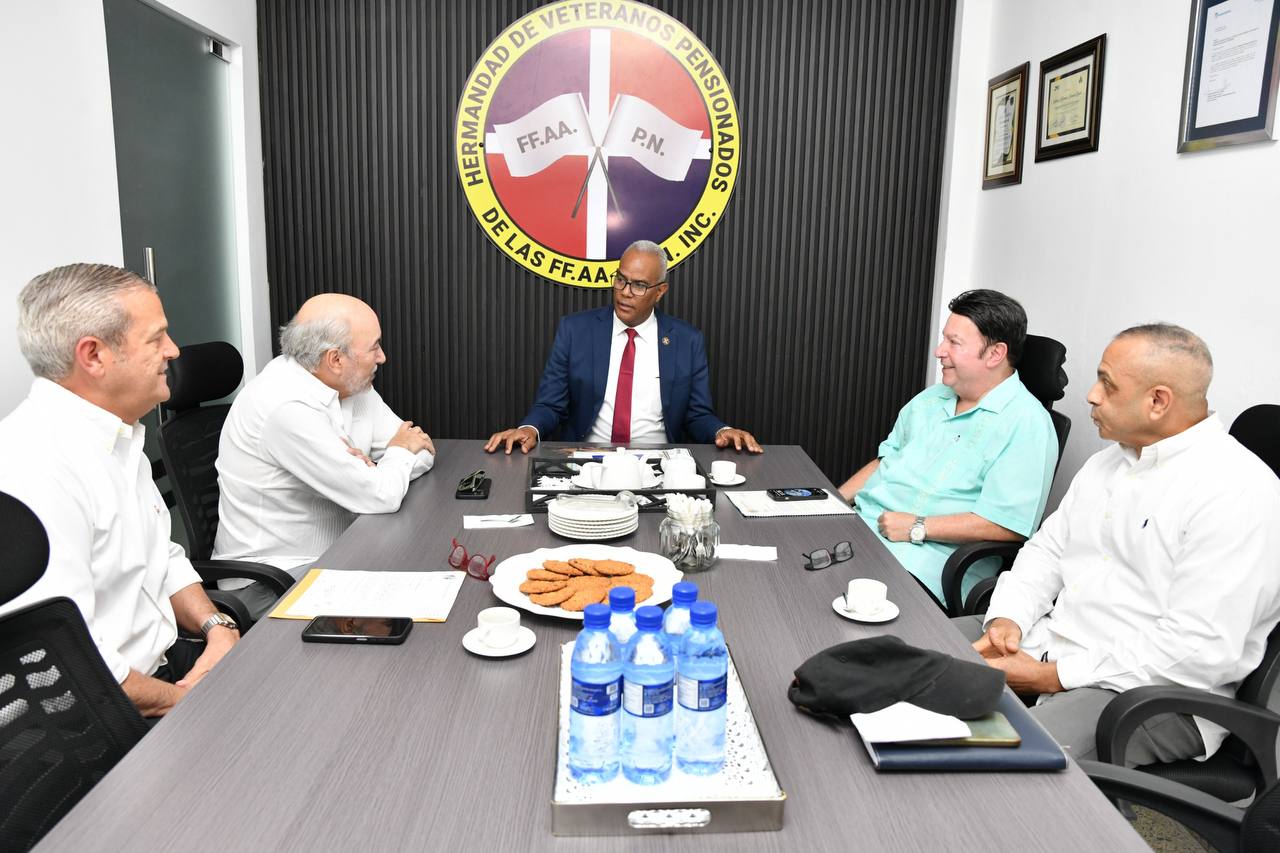 Presidente de la Hermandad se reúne con empresarios y evalúan terminación del Centro de Diagnóstico de los Veteranos