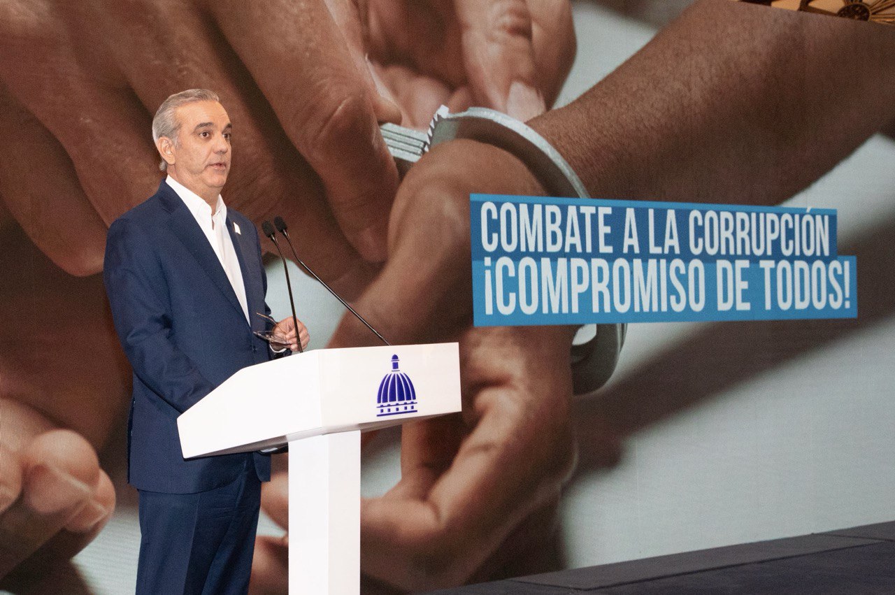 Presidente Abinader advierte sobre sanciones drásticas en términos de justicia para quienes sustraigan fondos públicos, especialmente de salud