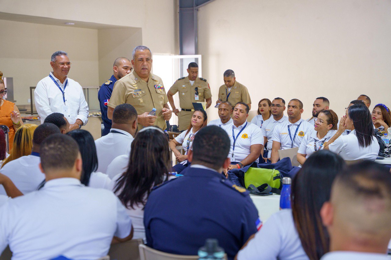 Director de Migración exhorta a inspectores mantener estrictos controles en terminales aéreas y marítimas