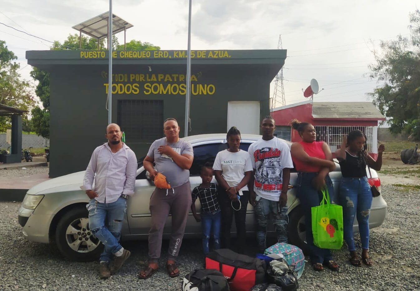 Dos dominicanos y cinco haitianos fueron detenidos en operativo en Azua