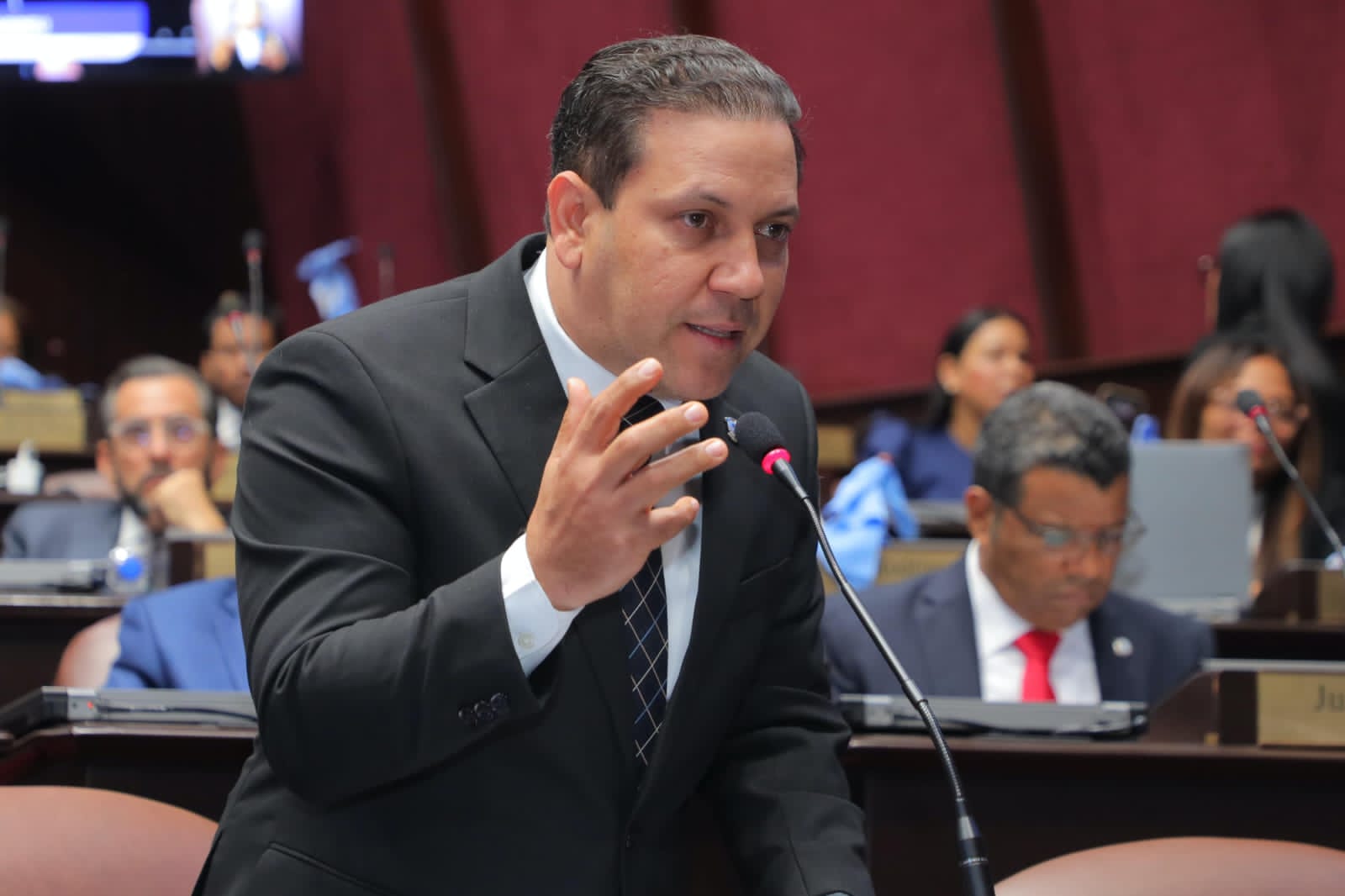 Diputado pide a Obras Públicas reparación urgente de varios puentes en comunidades de La Vega