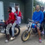Ejército detiene nacionales haitianos indocumentados en motocicletas en zona costera de Montecristi