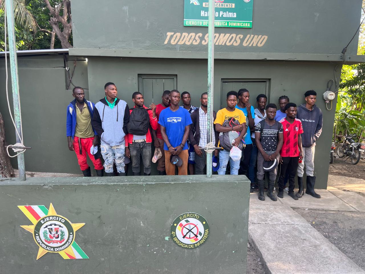 En operativos en la Línea Noroeste Ejército detiene 46 haitianos indocumentados