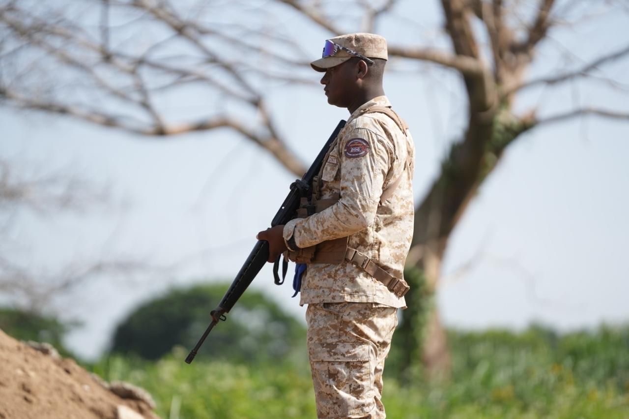 Ministerio de Defensa informa apresamiento y repatriación de dos ciudadanos haitianos en Dajabón