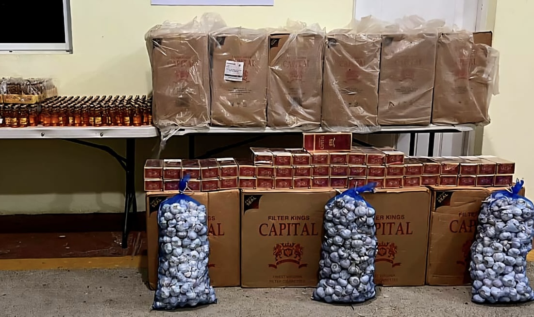 Ejército ocupa cargamento de cigarrillos, bebidas alcohólicas y ajo en operativo en Comendador, Elías Piña