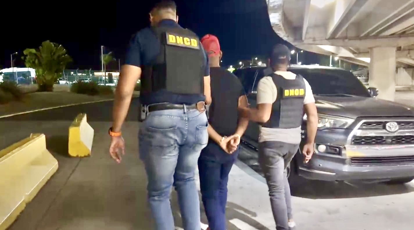 Ministerio Público y DNCD arrestan hombre perseguido por alijo de 6,740 libras de marihuana