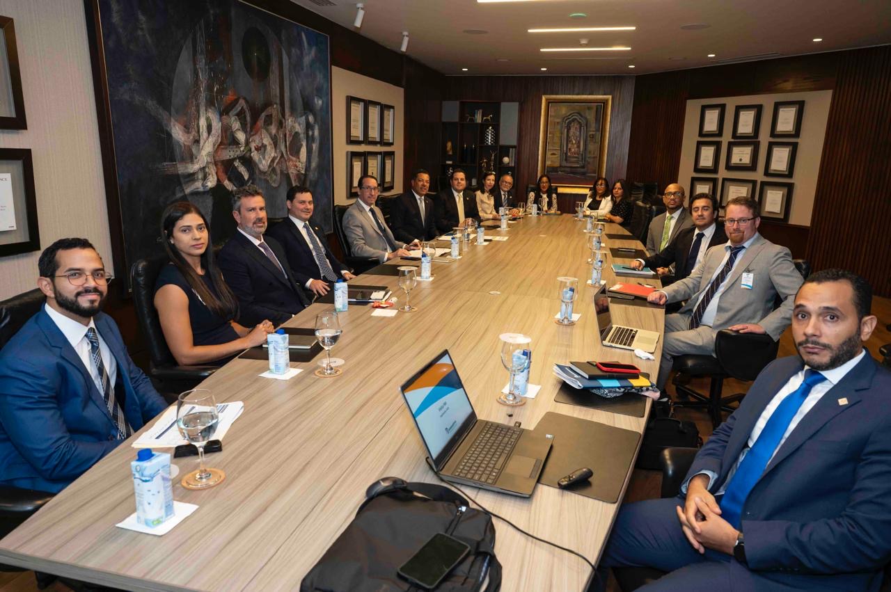 Ejecutivos de Banreservas reciben delegación del FMI